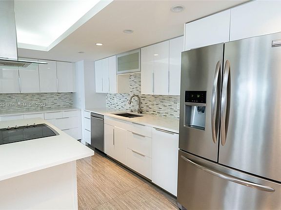 4th image of 6039 Collins Ave APT 817