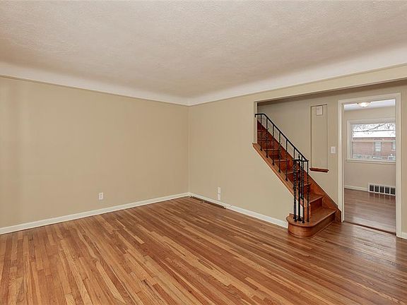 3rd image of 401 E 262nd St