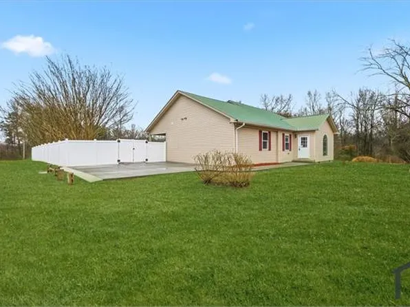 141 Old Silo Rd, Laceys Spring, AL 35754