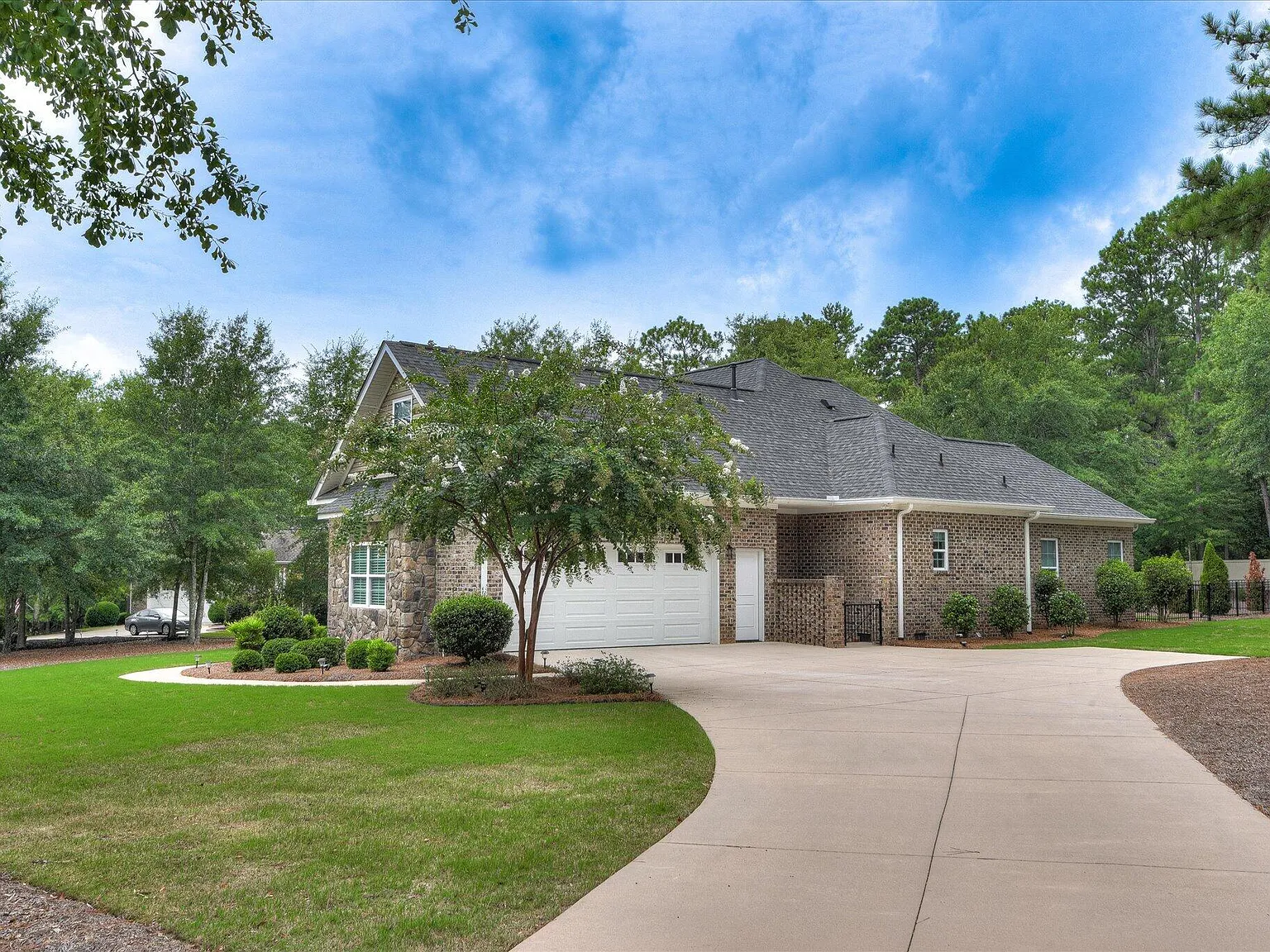 4 bed, 3.5 bath, 2768 sqft, $3,800 — Photo 4