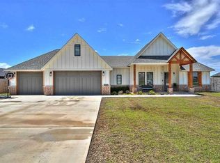 1015 Greenview Dr, Elgin, OK 73538