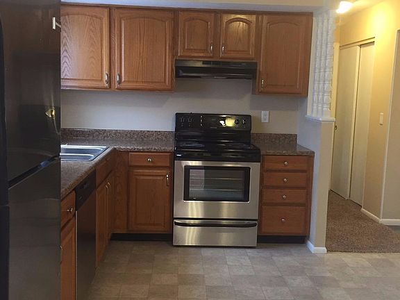 5th image of 202 Silverspring Dr