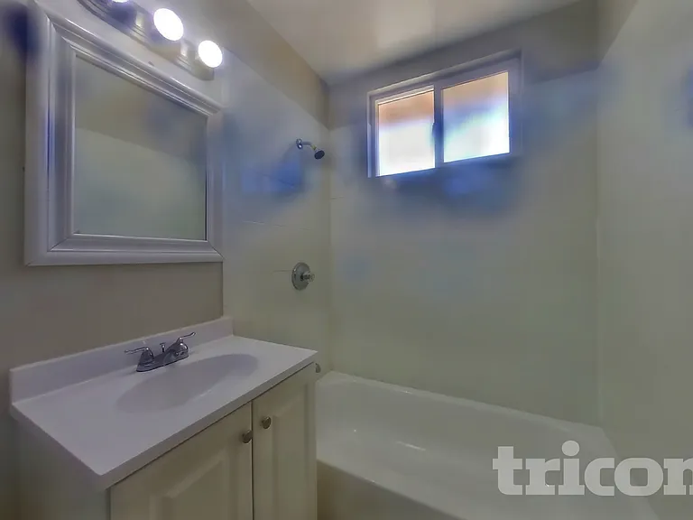2754 Mayfair Ave — Photo 14