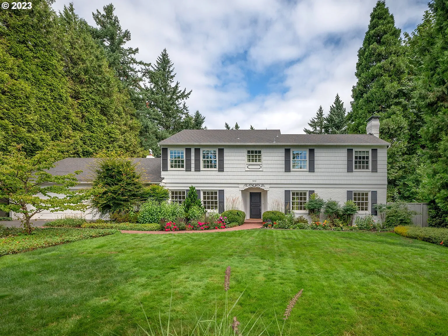 5042 SW Hilltop Ln photo 1