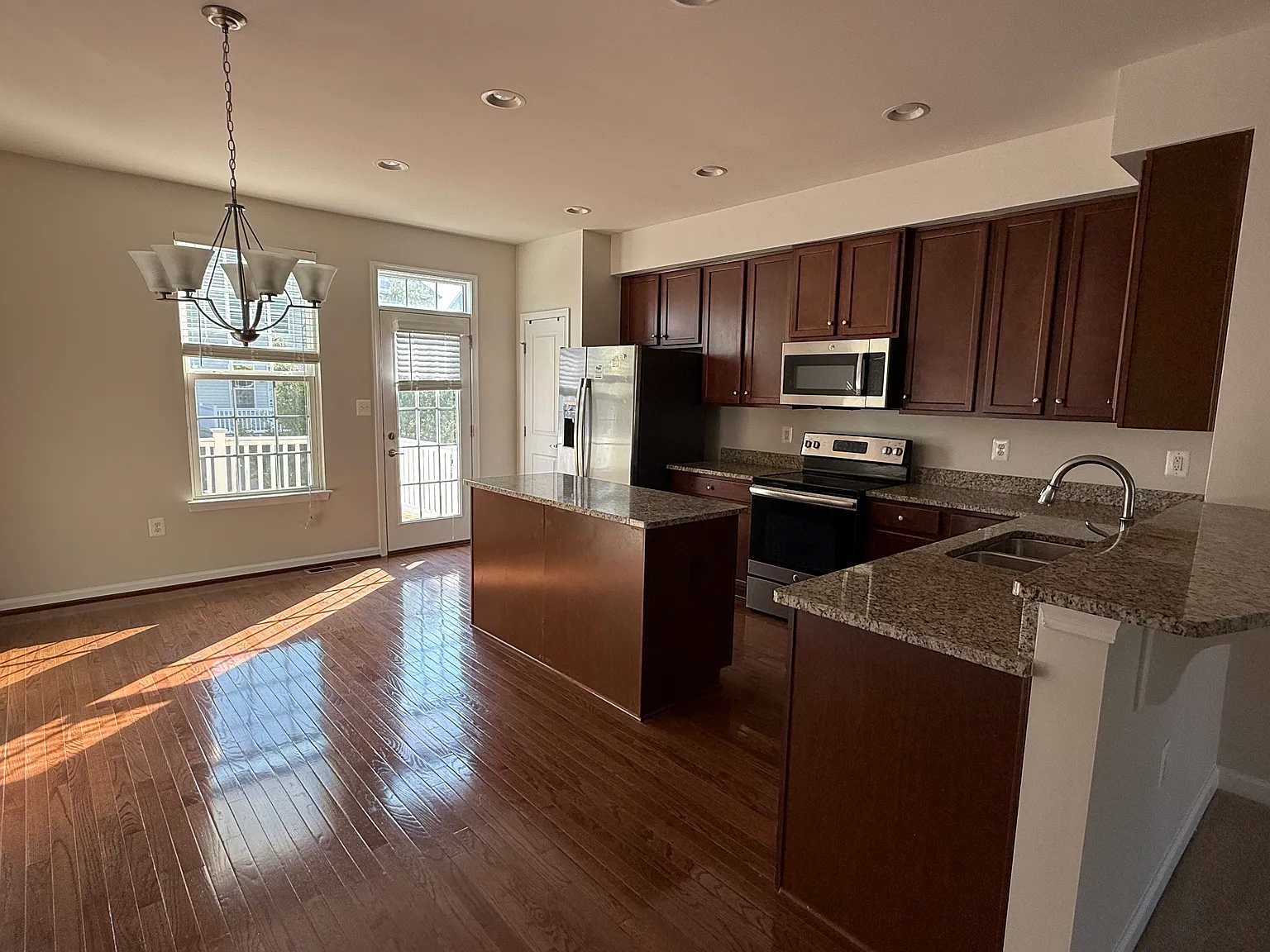 1639 Dorothy Ln — Photo 4