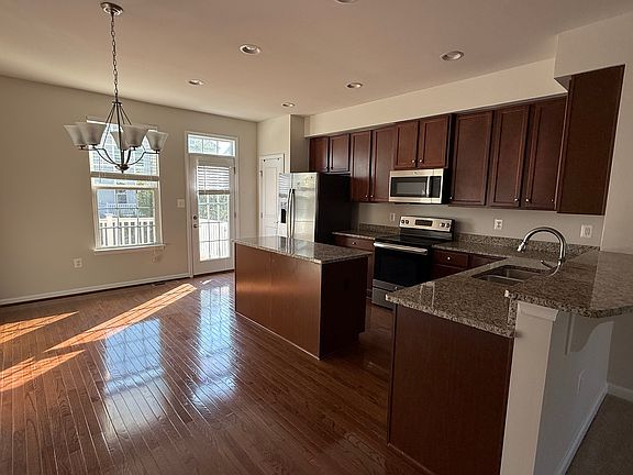 4th image of 1639 Dorothy Ln