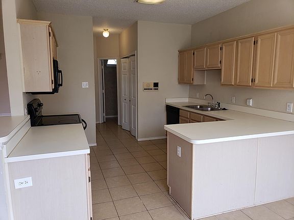 5th image of 904 Boxwood Dr