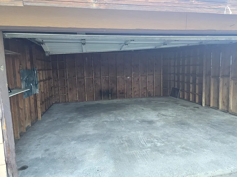 detached 2-car garage