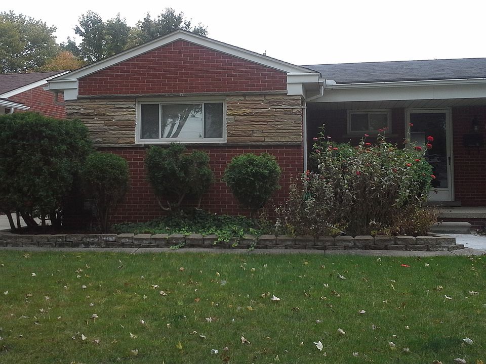 2nd image of 27552 Lorraine Ave