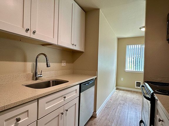 3rd image of 3939 15th Ave S APT 27