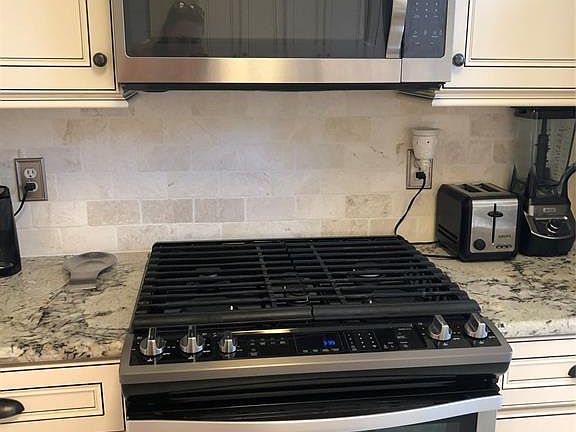 4th image of 2403 Trotter Dr