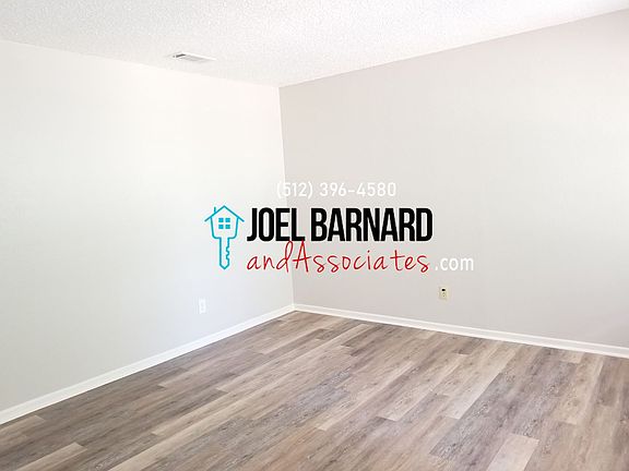 4th image of 110 Lady Bird Ln APT D