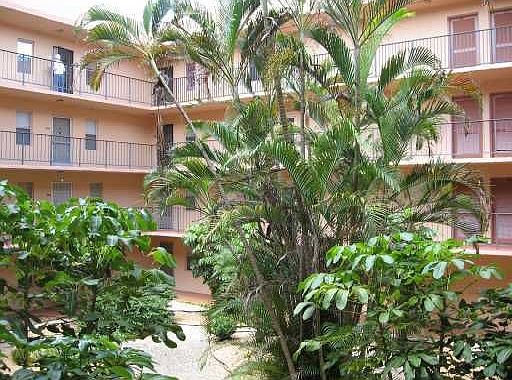 4th image of 2821 Somerset Dr APT 202