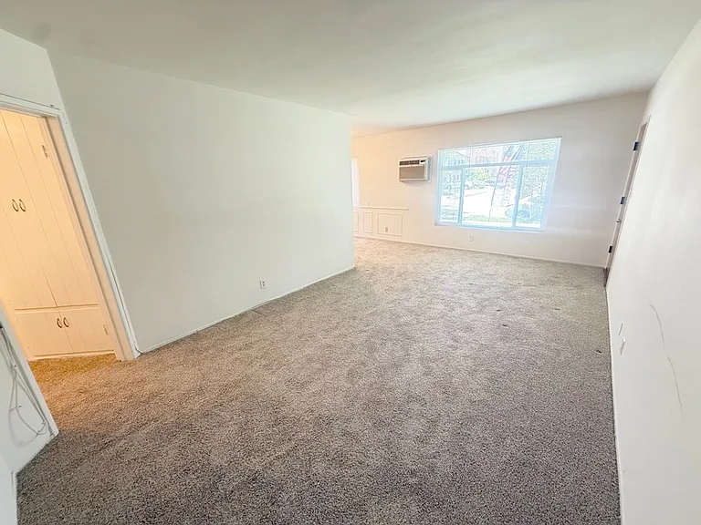 200 E Dryden St — Photo 5