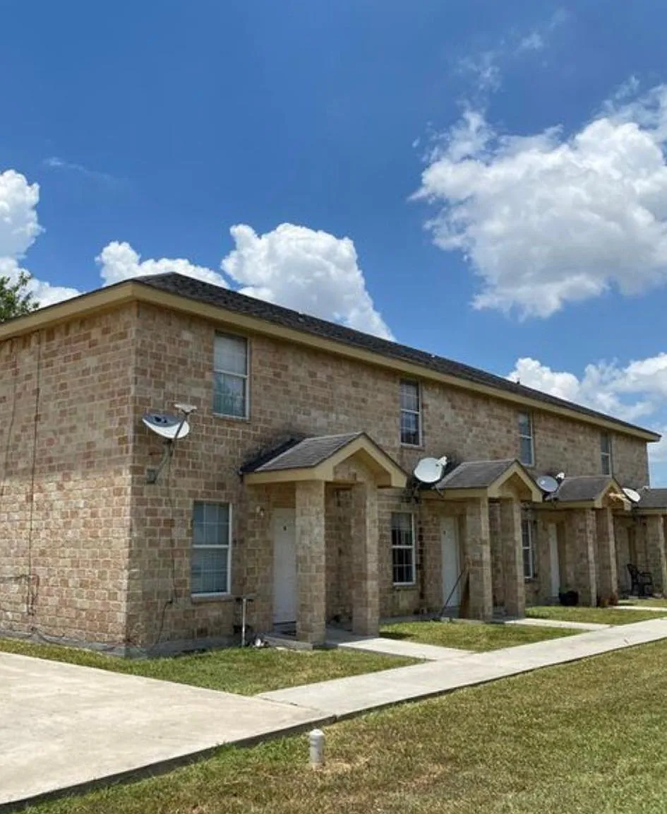 742 Sonesta Dr — Photo 1