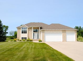 280 Chestnut Dr, Horace, ND 58047