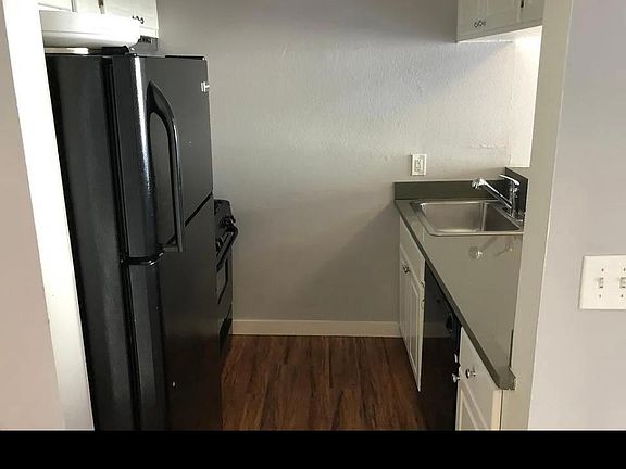 3rd image of 7044 Hawthorn Ave #302
