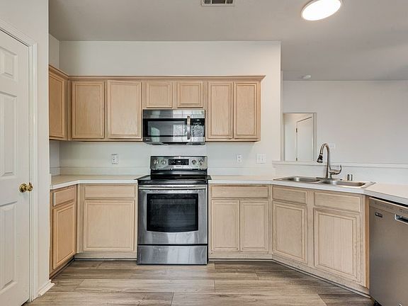 2nd image of 2848 Saint Croix Ave