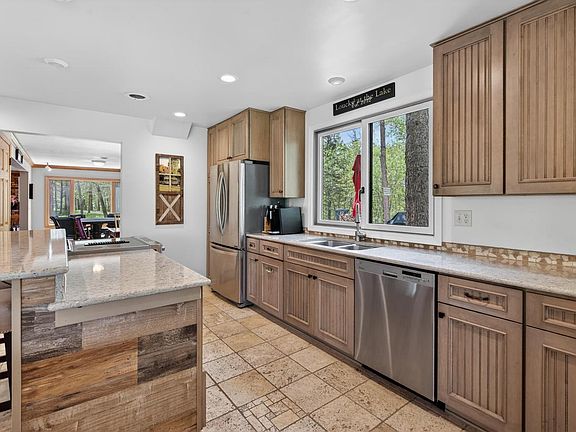 3rd image of 6215 Riesch ROAD