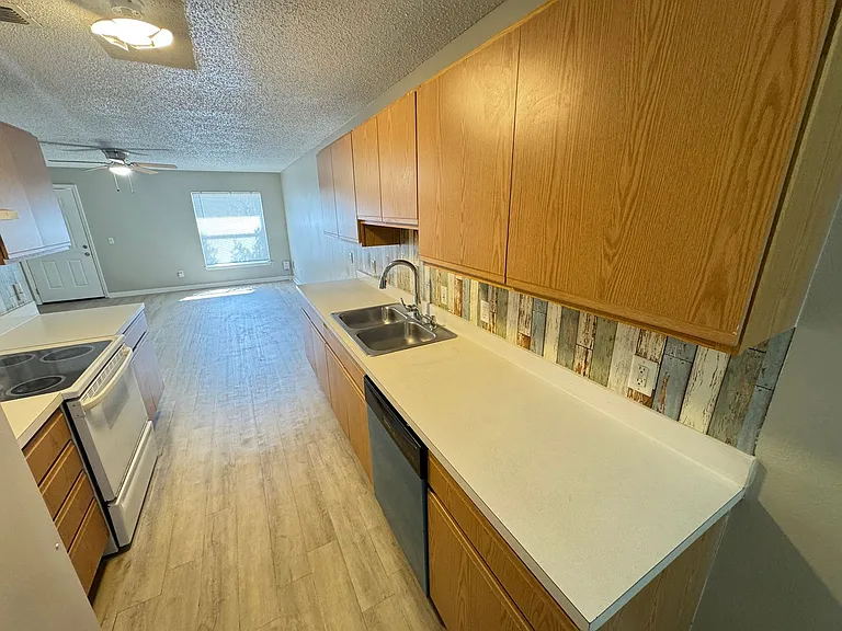 817 Eastern Ave — Photo 12