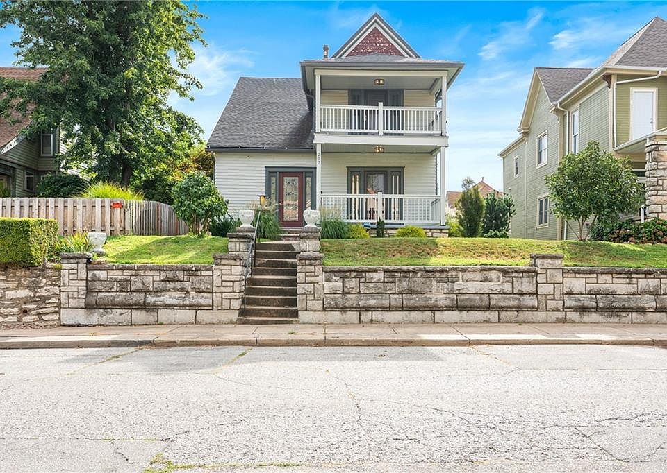 1st image of 217 Park Ave