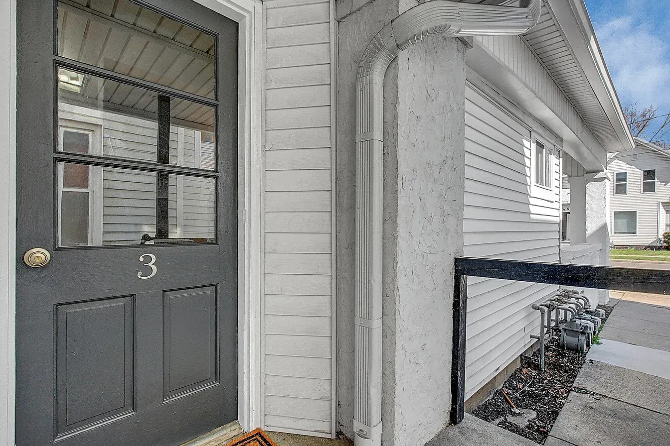 2 bed, 825 sqft, $1,100 — Photo 2