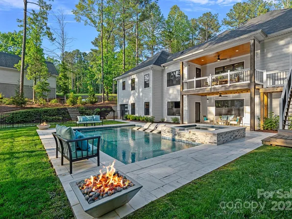 127 Holt Ln, Mooresville, NC 28117