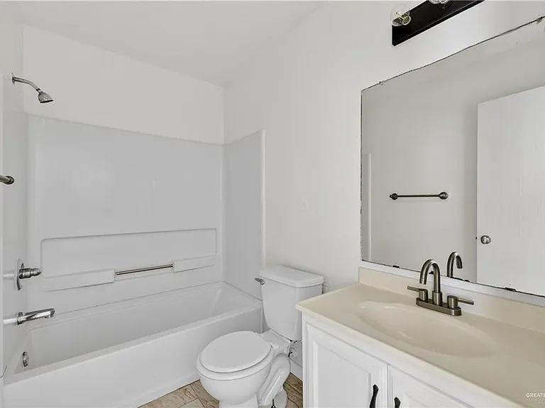 1729 W Jefferson St — Photo 9