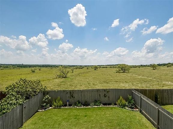 So private-- no neighbors behind-- backs to large open space. Great sunset views and amazing privacy.