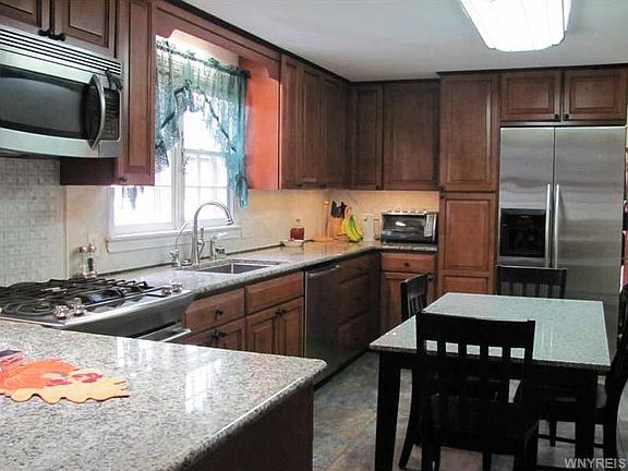 4th image of 21 Brookdale Dr