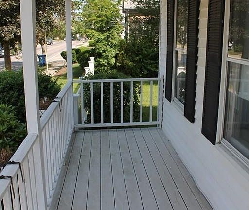 3rd image of 41 Oak St