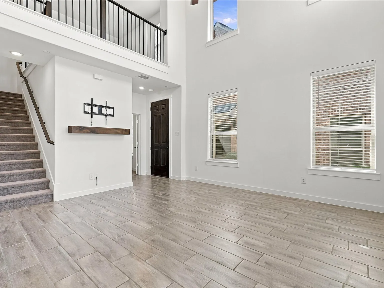 3 bed, 3.5 bath, 1844 sqft, $2,550 — Photo 3