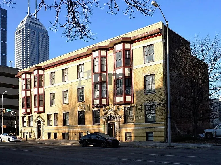Indy Downtown Colonial Apartments — Photo 12