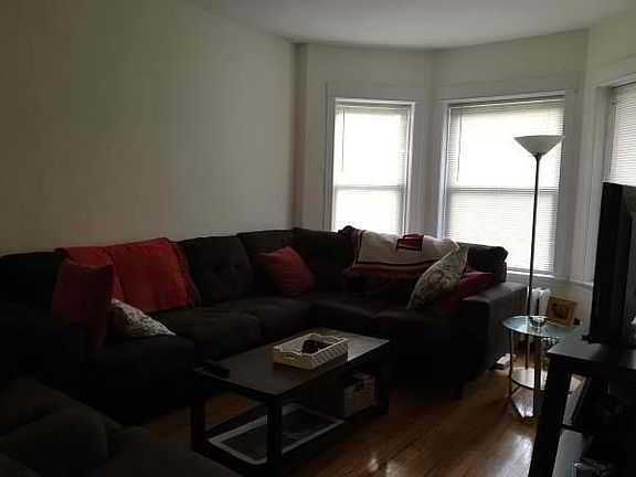 3rd image of 3437 N Paulina St #1A