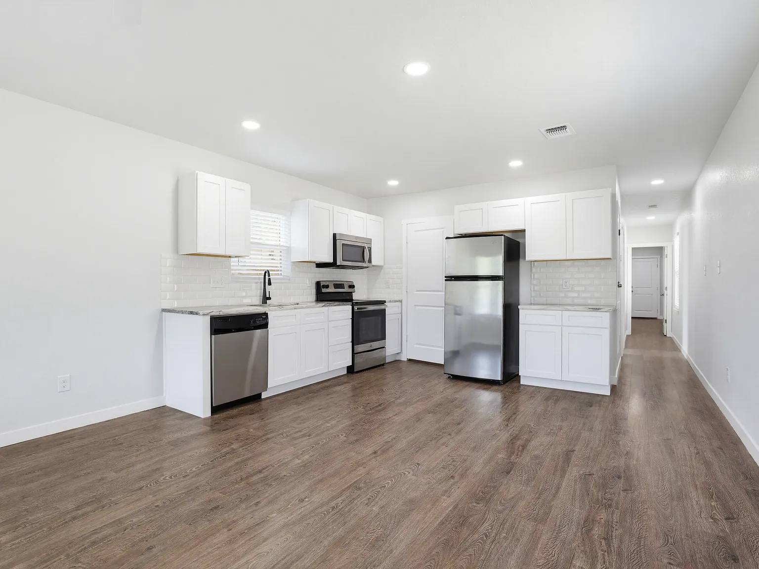 2 bed, 840 sqft, $1,200 — Photo 1