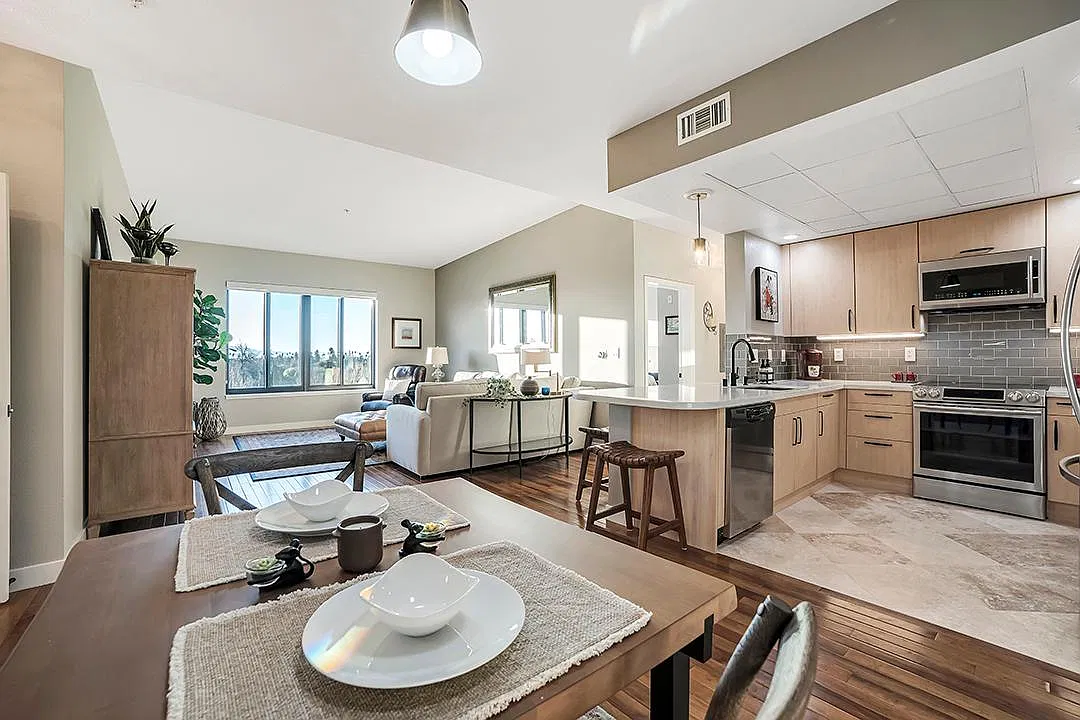 2 bed, 1275 sqft, $4,200 — Photo 1