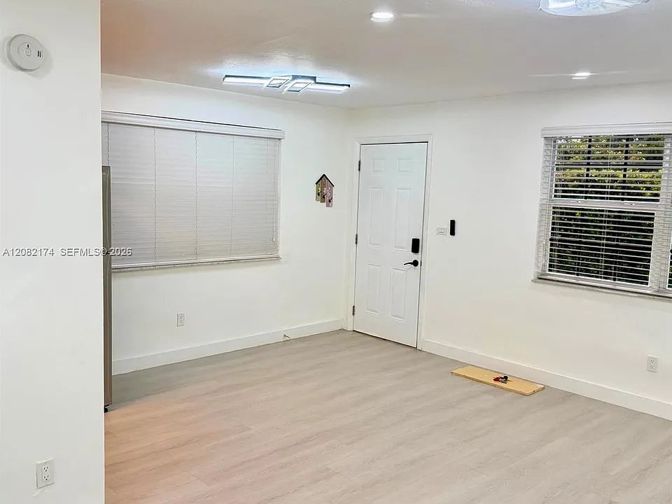 2015 SW 27th Ave