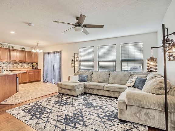 3rd image of 1233 Firefly Dr