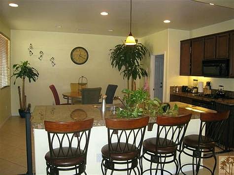 Breakfast bar and nook.
