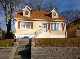 49 Standish St, Worcester, MA 01604