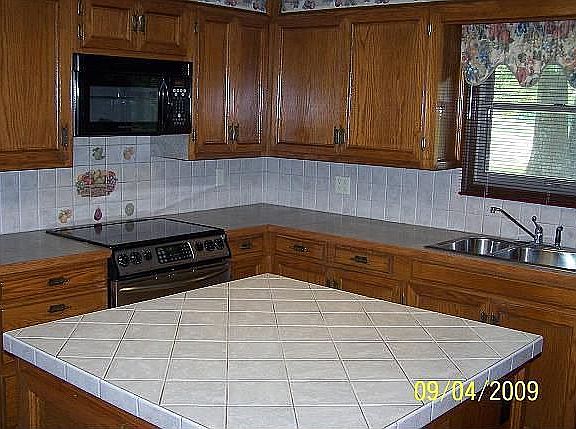 Large island in kitchen