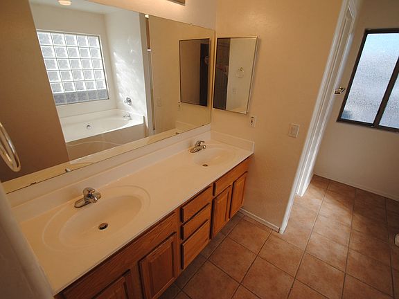 5th image of 4315 W Darrow St