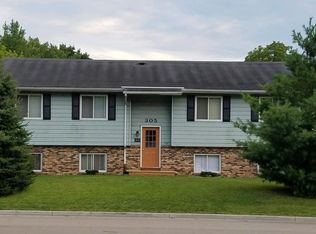 305 Linde St APT B, Deforest, WI 53532