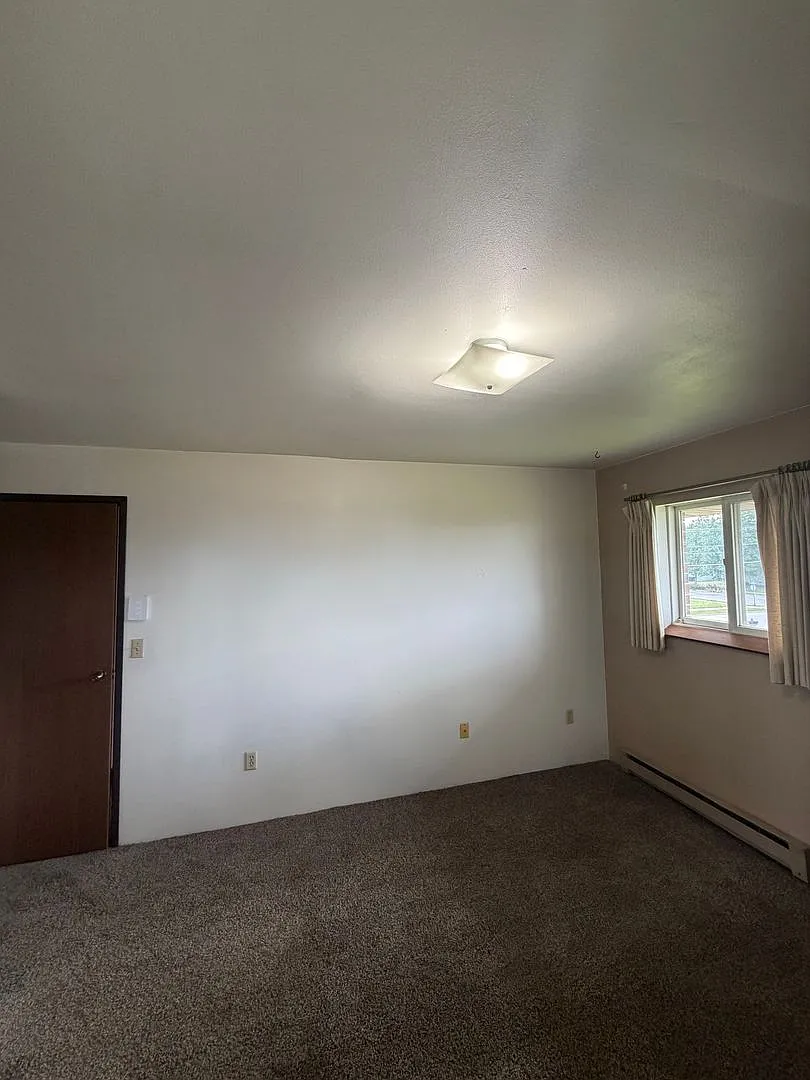 Elm Street Apartments - 944 — Photo 4