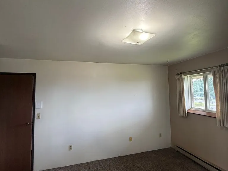 944 E Elm Dr — Photo 3