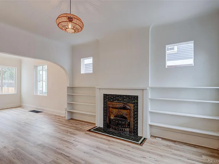1036 W 9th Ave — Photo 5