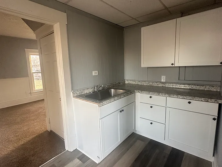 909 Clinton Ave SW — Photo 3