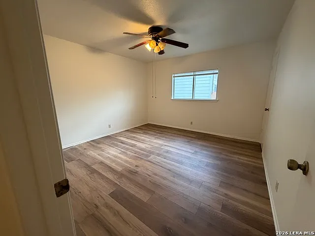 7643 Chatsworth — Photo 11