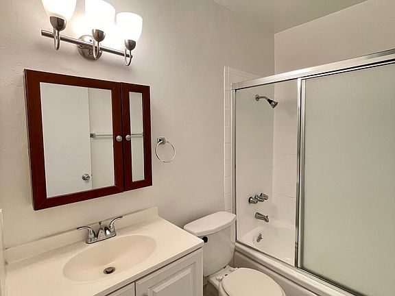 4th image of 6633 Vineland Ave #E5c5d8360