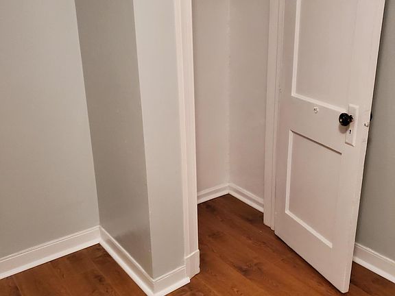 3rd image of 18 Fairview Cir S